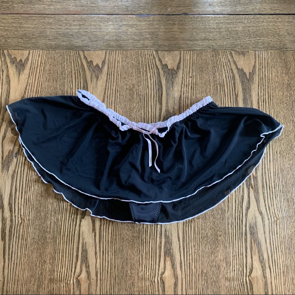 Victoria’s Secret Skirted Thong Sz M